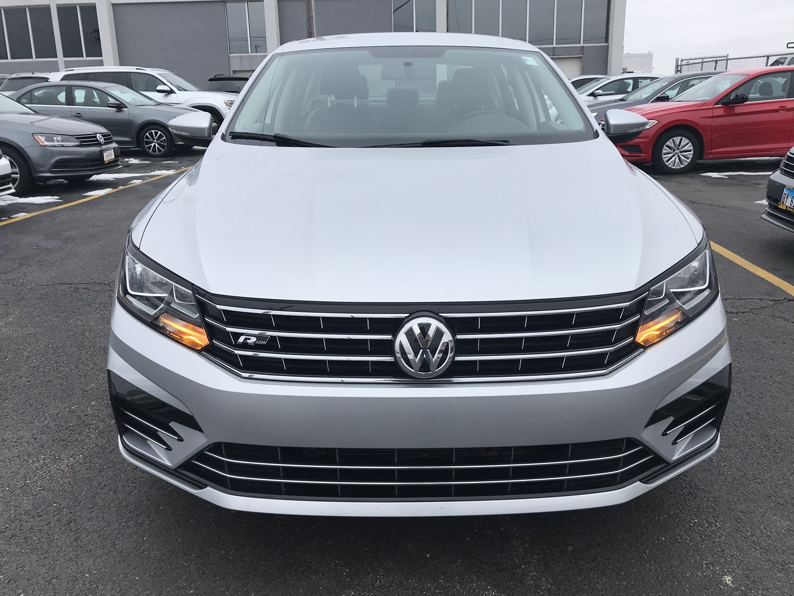 Certified Pre-Owned 2017 Volkswagen Passat R-Line w/Comfort Pkg FWD 4dr Car